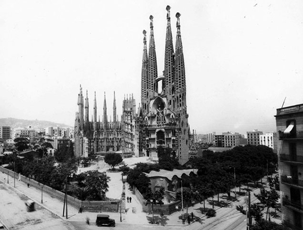 Саграда Фамилия в 1935 году. Фото: histolines.com