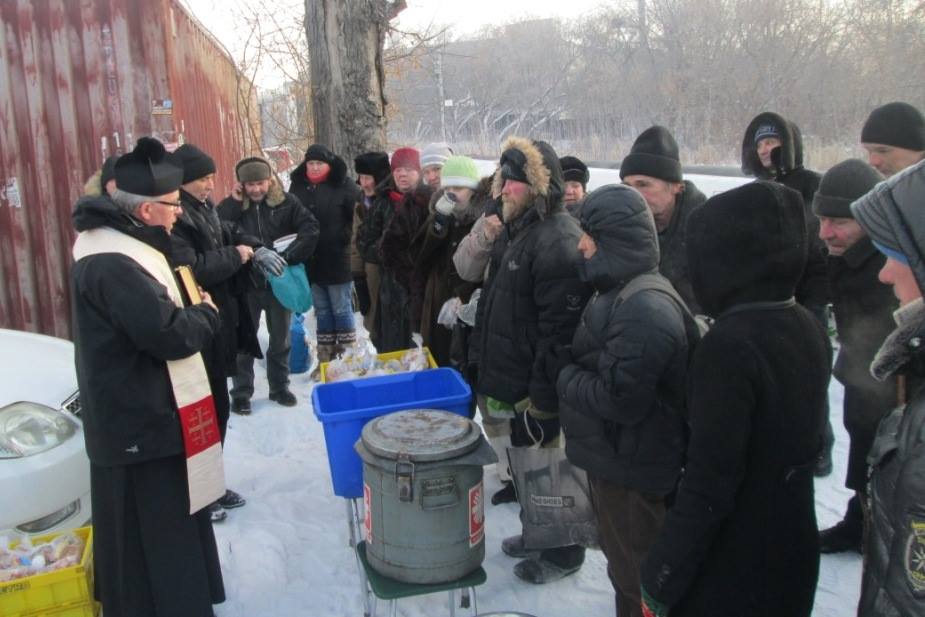 Каритас Омска поздравил бездомных с Новым годом и Рождеством