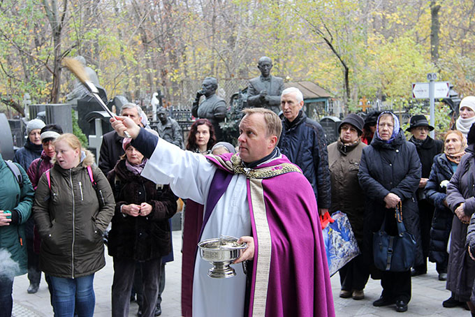 Фото: Процессия на День всех усопших в Москве