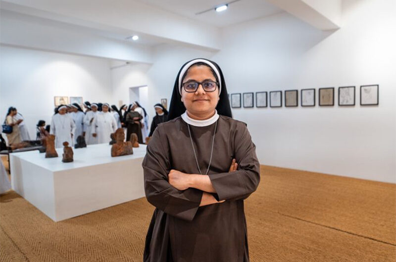 Интервью с сестрой Росвин Джой, первой монахиней-участницей крупнейшей международной биеннале в Индии