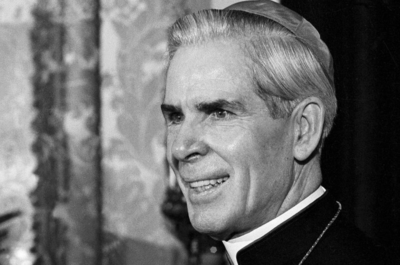 Ватикан одобрил беатификацию Архиепископа Фултона Шина